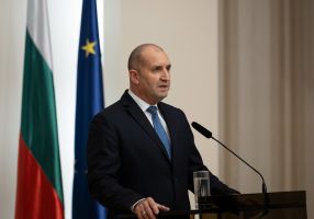 Държавният глава ще връчи първия мандат за съставяне на правителство след Нова Година