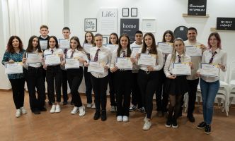 Ученици и учители от ПГЛПТ реализираха проект по програма “Еразъм+“ в Италия / Новини от Казанлък