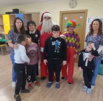 „Жените на Казанлък“ с коледен спектакъл за деца със специални потребности / Новини от Казанлък