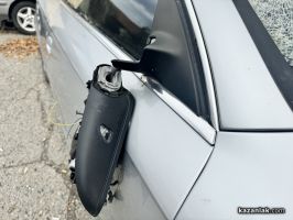 Потрошиха паркиран автомобил в Казанлък   / Новини от Казанлък