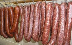 Досъдебно производство е образувано за кражба на луканки от дома на казанлъчани 