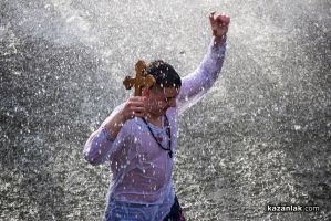 16-годишният Виктор Трендафилов спаси Богоявленския кръст в Казанлък  / Новини от Казанлък