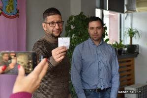 Шестима късметлии спечелиха безплатни карти за градския или междуселищен транспорт от томболата на “Балканинвест“ / Новини от Казанлък