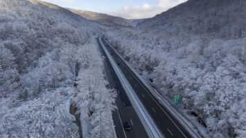 Републиканските пътища са проходими при зимни условия, обработката на настилките продължава, на терен са 101 машини / Новини от Казанлък