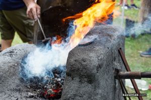 На Антоновден майстори и любители на ковашкия занаят се събират в двора на Чирпалиевата къща в Шипка  / Новини от Казанлък