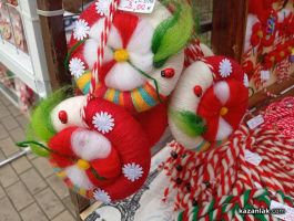 Въпреки студа, първите мартеници на площада носят пролетно настроение / Новини от Казанлък