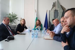 Областният управител Ива Радева се срещна с представители на институциите, ангажирани с парламентарни избори 2026  / Новини от Казанлък