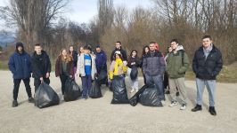 Ученици от Хуманитарната гимназия почистиха “Гората на Боряна“