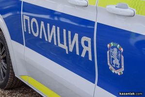 Хванаха 34-годишен зад волана с наркотици и чужди регистрационни номера край Долно Сахране  / Новини от Казанлък