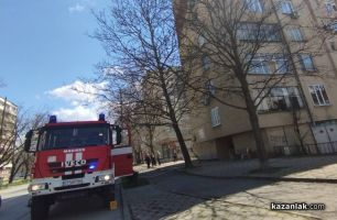 Апартамент пламна в Казанлък, пожарникари предотвратиха по-сериозен инцидент
