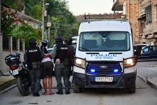 Непълнолетен гамен опита да задигне пари и вещи и авомобил в Източното, спипаха го