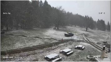 Сняг вали на Бузлуджа и Шипка / Новини от Казанлък