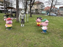 Подарък за най-малките: Приказни герои в парк “Опела“ / Новини от Казанлък