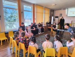 ПГЛПТ и ДГ “Роза“- град Шипка с поредно съвместно занятие: Малки и големи дебатираха за ролята на парите / Новини от Казанлък