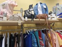 Отриха и иззеха маркови дрехи-менте в магазин на 59-годишна жена 