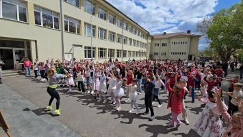 С пъстра и динамична програма бяха отбелязани пролетните празници в ОУ „Мати Болгария“