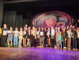 Над 250 млади творци разпалиха магията на “Театрални искри“ / Новини от Казанлък