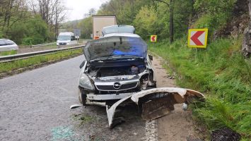 Лек автомобил катастрофира на пътя Казанлък-Стара Загора / Новини от Казанлък
