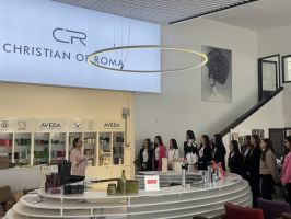 Кандидатките за короната на Царица Роза 2026 проведоха мотивационна среща с един от най-големите визионери в сферата на красотата 