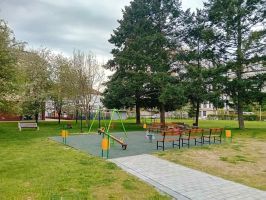 Служители на общинското предприятие „КД и ПИС“ регулярно извършват оглед за безопасността на детските площадки в община Казанлък  / Новини от Казанлък