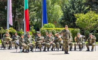 Военният духов оркестър на 61-ва Стрямска механизирана бригада с концерт в Казанлък по случай 6 май  / Новини от Казанлък
