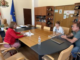 Кметът Галина Стоянова: Предложението за преместване на неделното хоро е само за Празника на розата  / Новини от Казанлък