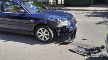 Лек автомобил се удари в паркирано „Субару“ в Казанлък