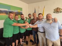Шампионите от „Единство“ подариха титлата на кмета на Гурково / Новини от Казанлък