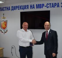 Директорът на полицията в Стара Загора старши комисар Георги Георгиев напуска системата на МВР с почетен знак на министерството / Новини от Казанлък
