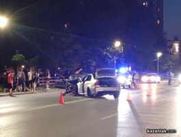 Катастрофа между два автомобила в западната част на Казанлък затруднява движението 