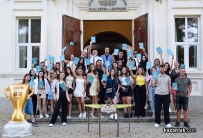Випуск 2026 на  ПХГ „Св. Св. Кирил и Методий“ - Казанлък отбеляза завършването си с официална церемония / Новини от Казанлък