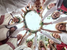 В Енина отбелязаха Еньовден с традиционни обичаи и ритуали / Новини от Казанлък