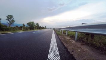 Движението по АМ „Тракия“ край Стара Загора е временно ограничено заради аварирал тежкотоварен автомобил / Новини от Казанлък