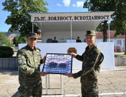 61-ва Стрямска механизирана бригада изпрати с аплодисменти на признателност своя заместник-командир по логистичното осигуряване  / Новини от Казанлък