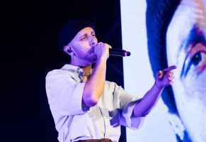 Роби на живо в „Дамасцена“ с най-големите си хитове / Новини от Казанлък