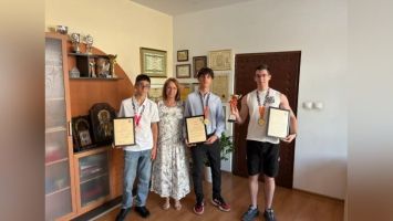 Кметът Галина Стоянова се срещна с математиците медалисти от олимпиадата в Япония