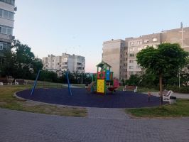 Продължава обновяването на детските площадки в Казанлък