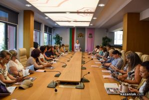 “Кулинарен каталог на Розовата долина“, издаден от Община Казанлък, съхранява местните кулинарни традиции / Новини от Казанлък