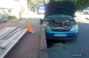 Отрицателна е пробата за алкохол на шофьора, ударил се в паркиран автомобил на “Пътна помощ“ в Казанлък  / Новини от Казанлък
