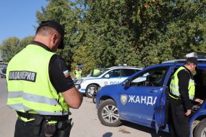 Осем работници пострадаха при преобръщане на товарен автомобил / Новини от Казанлък