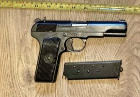 Мъж откри пистолет и боеприпаси при почистване на наследствен имот в село Тулово / Новини от Казанлък