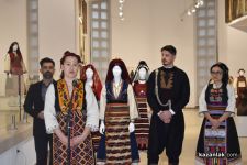 Казанлъшки колекционери представят автентични български носии в Париж / Новини от Казанлък