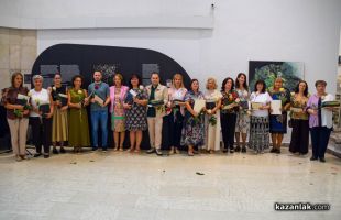 Галерия: Община Казанлък с жест на благодарност към хората на образованието / Новини от Казанлък