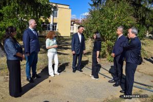 Китайска делегация от Шанси посети Института по розата / Новини от Казанлък