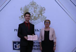 Ученик на казанлъшката математическа гимназия получи Национална диплома / Новини от Казанлък