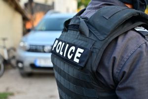 Трима мъже са задържани с наркотични вещества при полицейска операция в Казанлък и Стара Загора / Новини от Казанлък
