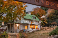 Хижа „Малка Бузлуджа“ /стара/ спечели две отличия в конкурса „Хижа на годината 2026“ / Новини от Казанлък