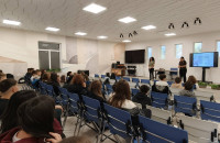Вейпингът и вредите от енергийните напитки обсъдиха с експерти от РЗИ учениците от ПГЛПТ / Новини от Казанлък