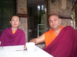 Будистки монаси край Казанлък: Всемирното щастие е постижимо / Новини от Казанлък