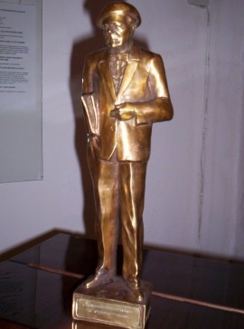 Мариус Куркински с наградата 